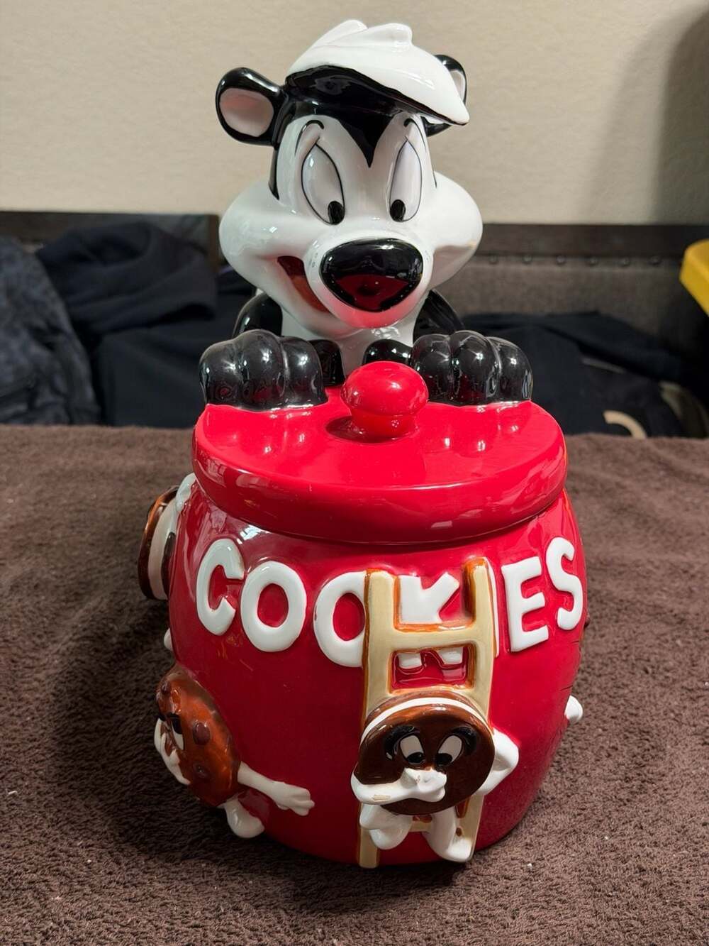 Vintage Looney Tunes Pepe Le Pew Ceramic Cookie Jar, Warner Bros. Studio Store